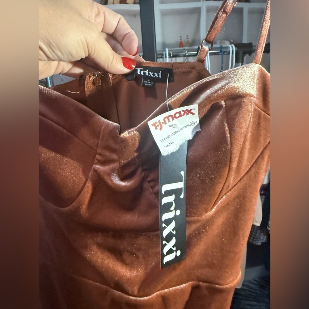 Trixxi Velvet Mini Dress in copper - Picture 13 of 13